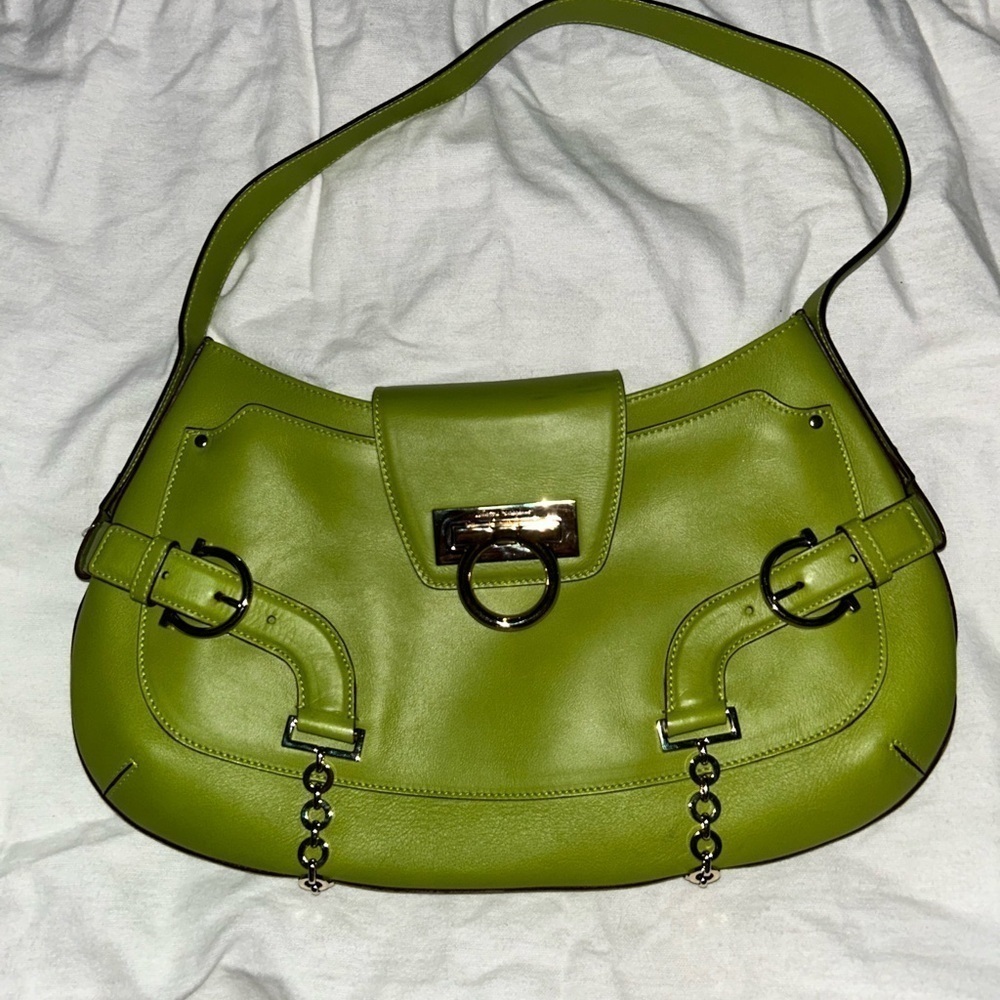Salvatore ferragamo green buckle and chain hobo shoulder bag